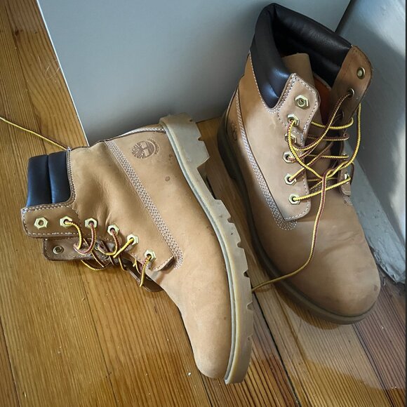 Barely worn Timberland boots - Picture 2 of 3